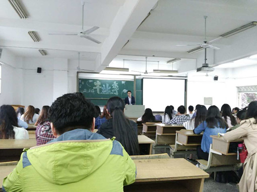 会计毕业班会_副本.jpg 会计毕业班会_副本.jpg