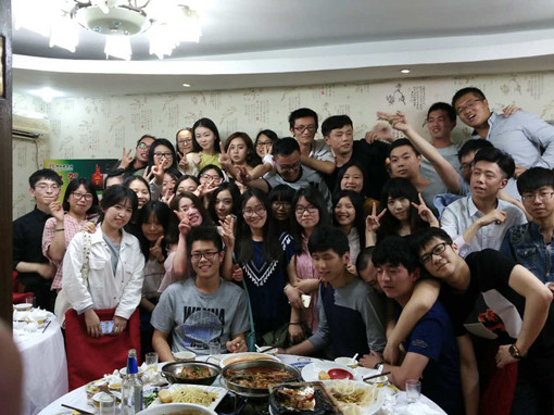 会计毕业师生共聚_副本.jpg 会计毕业师生共聚_副本.jpg