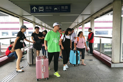 5地铁接站 赵宇梦_副本.jpg