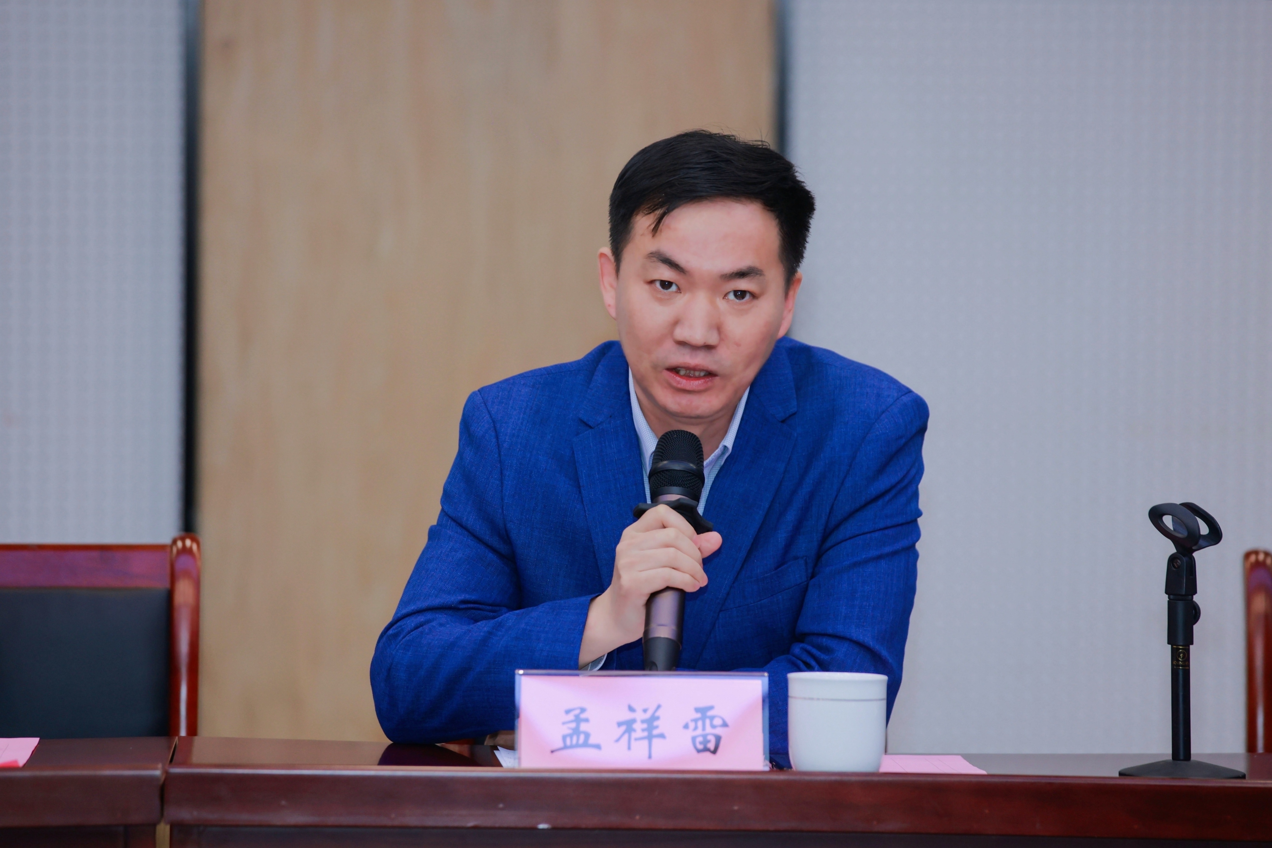 您当前所在位置:>首页>校园要闻>正文>孟祥雷副主任讲话参观我校网络