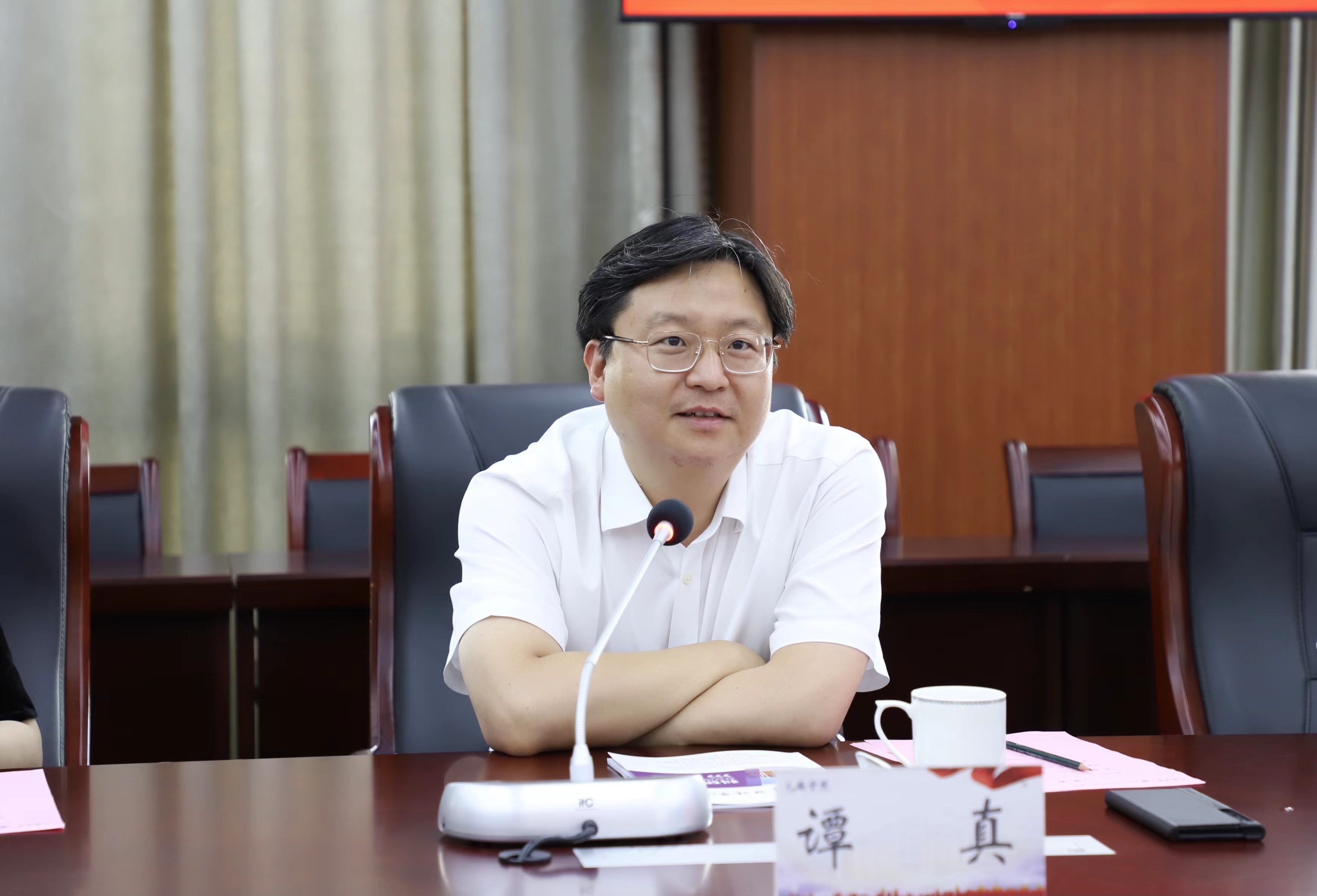 谭真讲话参观校园