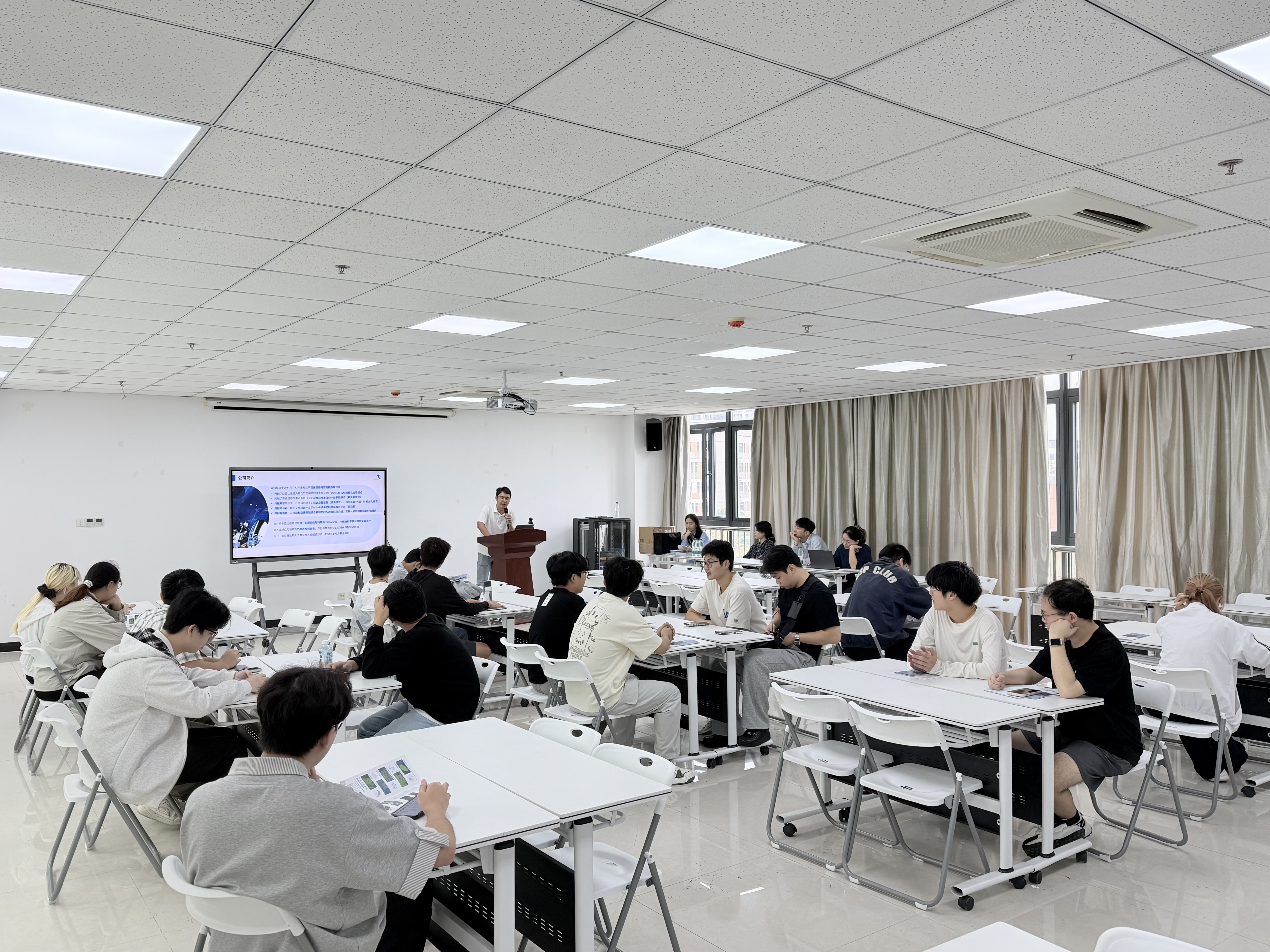 无锡学院:首页