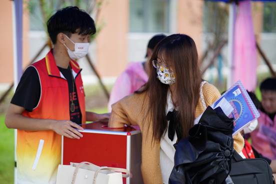 说明: d5a798cfea130cb2e72a7b39d3013f7 说明: d5a798cfea130cb2e72a7b39d3013f7