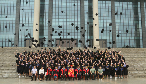毕业生合影_副本.jpg